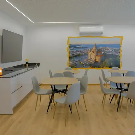 Pensionat Coracao De Viana Al 4*